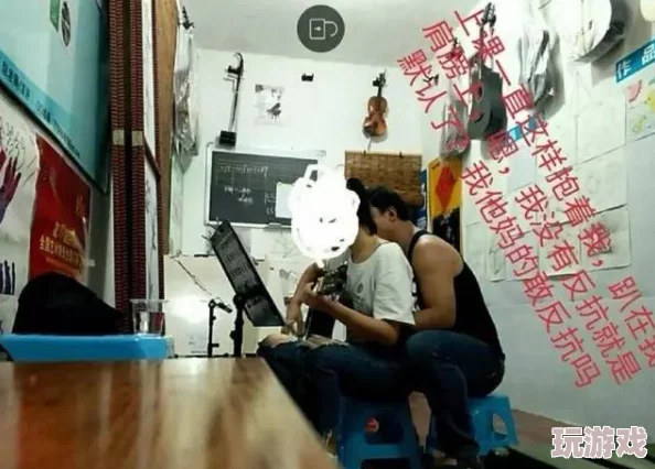 班长让我吃她-胸 摸-她-奶-小游戏，校园内竟掀起热潮，学生们纷纷参与引发热议！